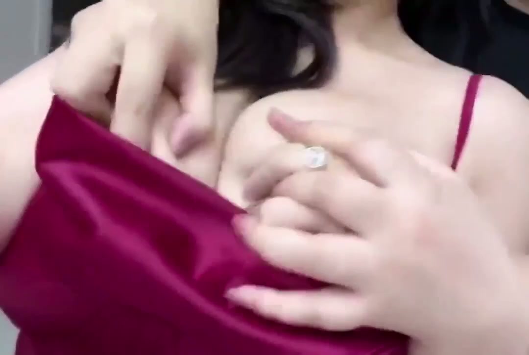 친구 젖탱이 갖고놀기